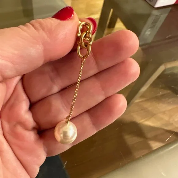Salvatore Ferragamo Gancini Chain Drop Earrings With Pearl In Gold NEW IN BOX - Picture 15 of 15